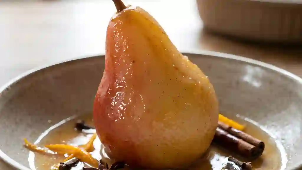 Poires fondantes au vin blanc et épices douces - Photo de présentation