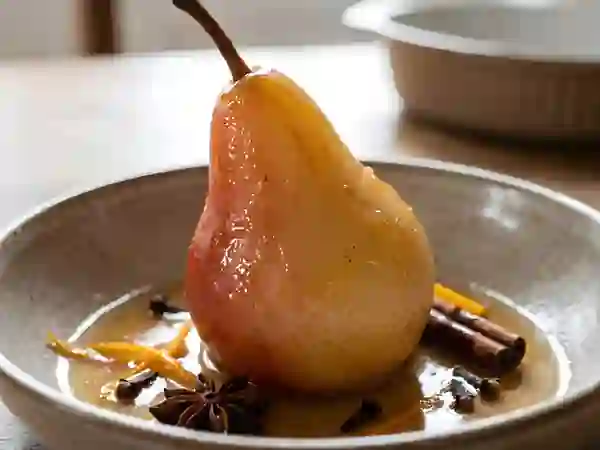 Poires fondantes au vin blanc et épices douces - Photo de présentation