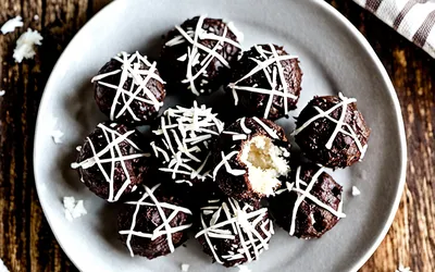 Bouchées protéinées noix de coco et chocolat noir : recette healthy facile
