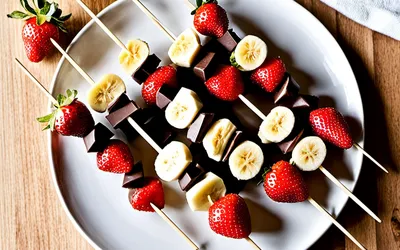 Brochettes gourmandes au chocolat noir et blanc : recette facile et rapide