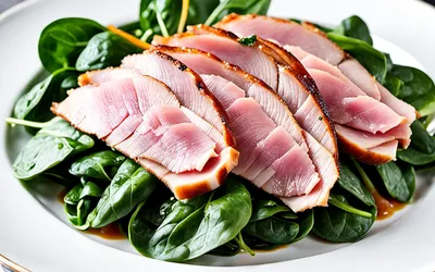 Recette facile de jambon en tranches sur lit d'épinards avec sauce Madère