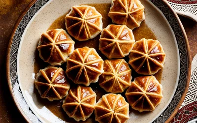 Recette traditionnelle de Makrouts marocains aux dattes et semoule