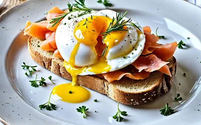 Œuf poché au saumon fumé : recette gourmande et rapide pour brunch