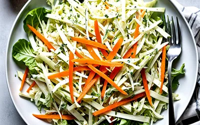 Recette facile de Coleslaw crémeux et croquant - salade fraîche américaine